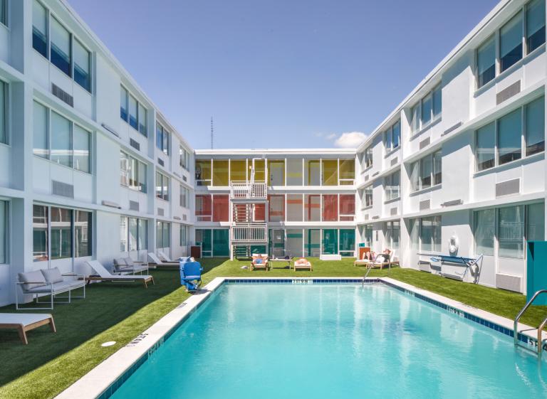 Hotel Indigo Outside pool area Photo 4