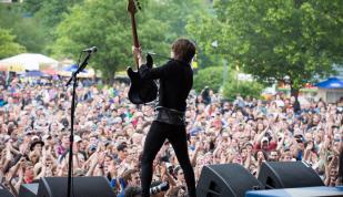 Performer at a memphis music festival